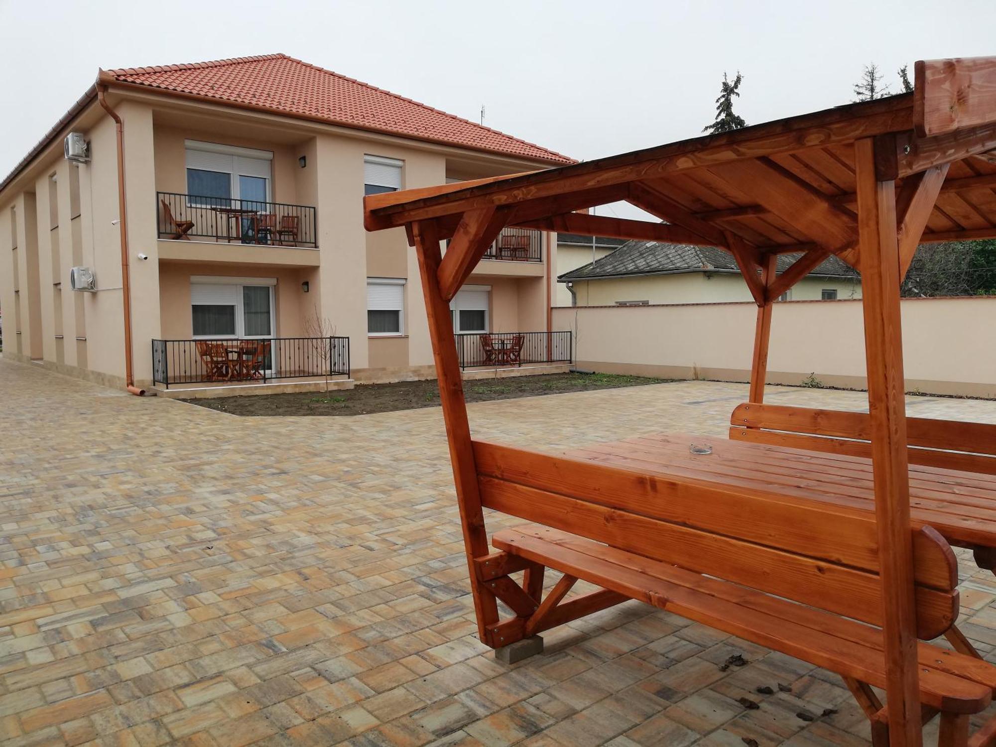 Imola Es Andrea Apartmanhaz 3 Hajduszoboszlo Ngoại thất bức ảnh