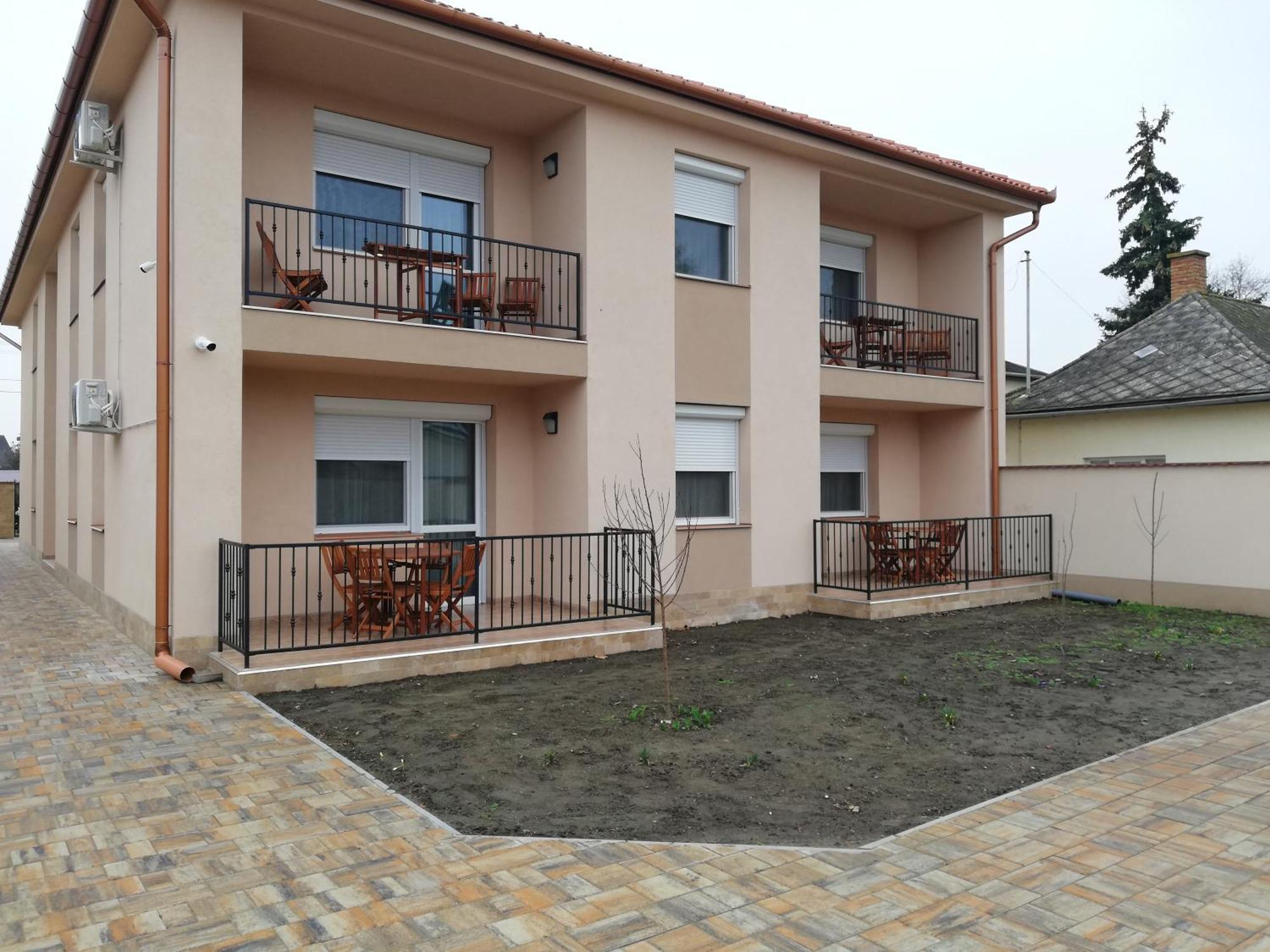 Imola Es Andrea Apartmanhaz 3 Hajduszoboszlo Ngoại thất bức ảnh